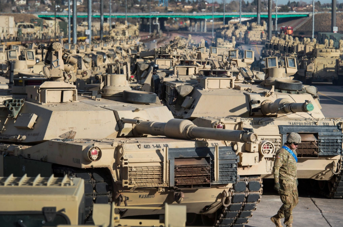 美国科罗拉多州Fort Carson的一排M1 Abrams坦克，这些坦克曾在乌克兰战斗