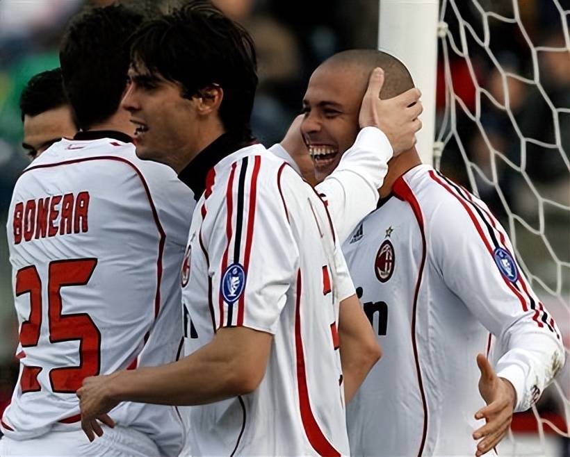 AC米兰队史今天：2007年大罗创米兰生涯4个第一AC米兰，安布罗西尼绝杀