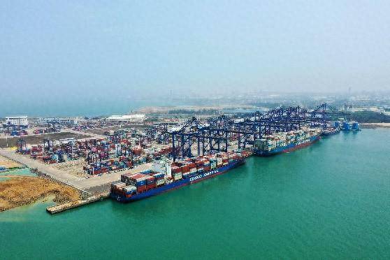 洋浦国际集装箱码头启航首条中东直达航线