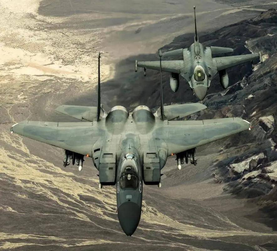 俄乌战争让美信心大增俄乌战争，中俄战机除去歼20，都不是F15对手？